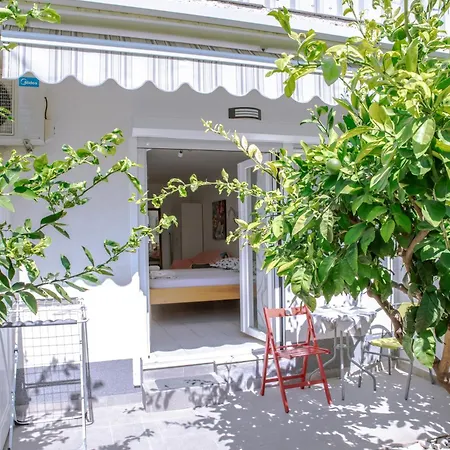 Gostinjska kuća Studios Lavender 3*